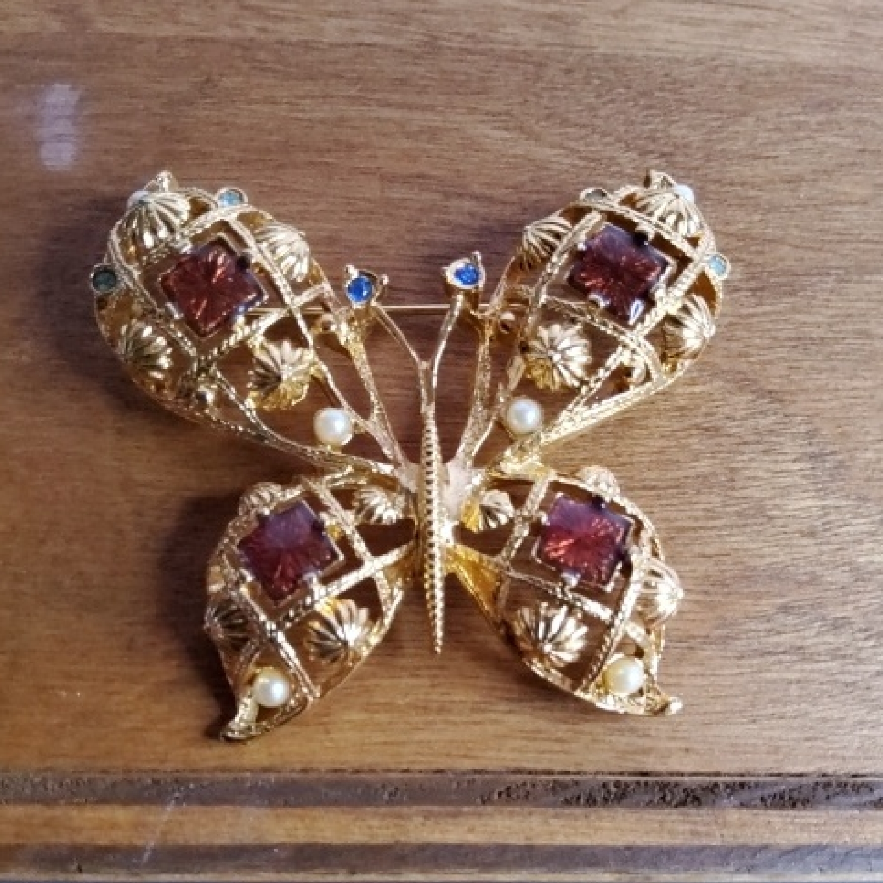 Vintage Avon Butterfly Brooch 21$